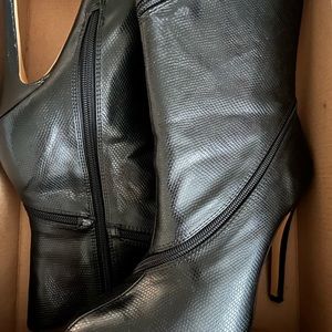 Heeled boots